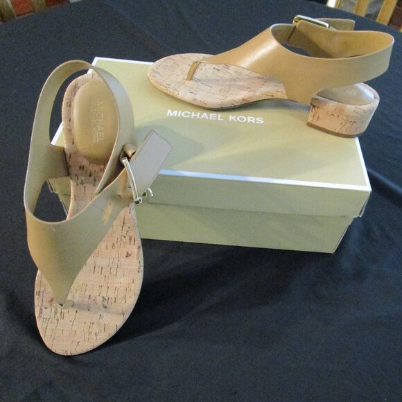 Michael Kors Leather London Thong Ladies size 7.5 NWT - Picture 3 of 16